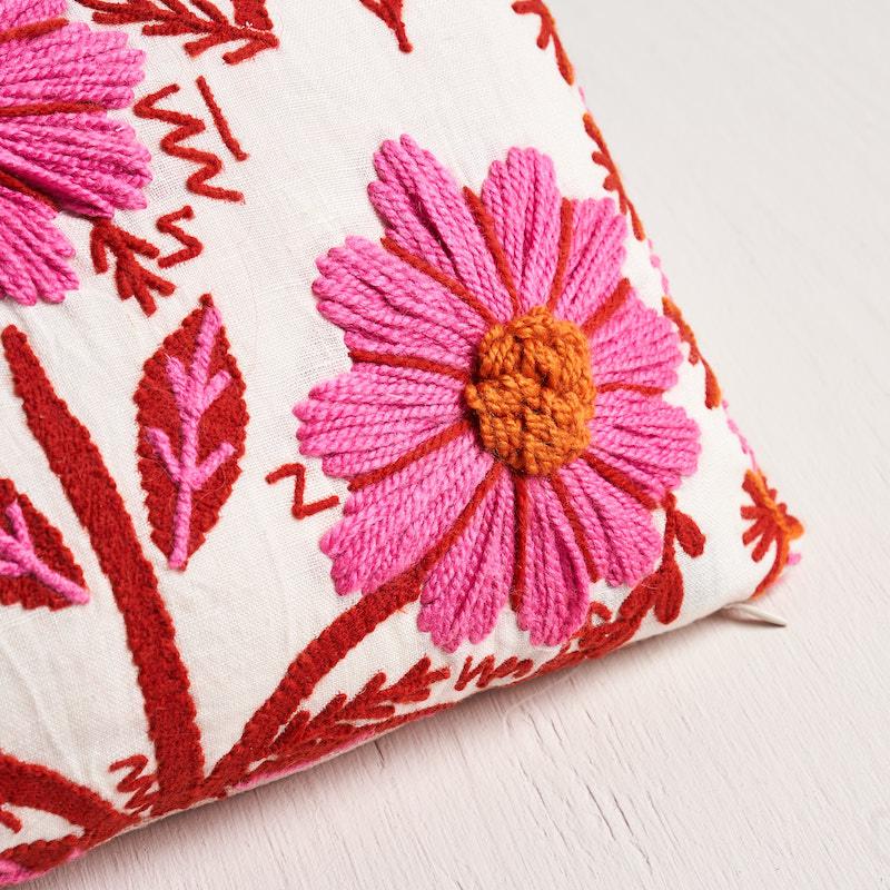 Marguerite Embroidery Pillow A_BLOSSOM
